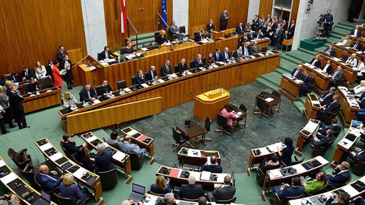 Avusturya'da Müslüman karşıtı yasa tasarısı meclisten geçti