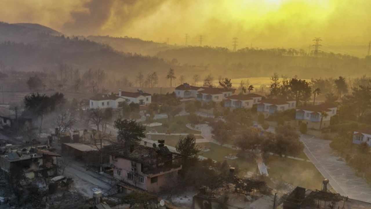 İHA, Manavgat'taki yangını havadan görüntüledi