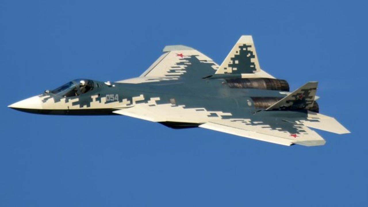 Pilotlar Su-57 jetini gözleri ile kontrol edebilecek