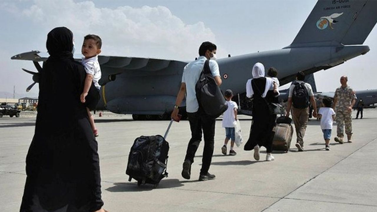 Afganistan'daki 229 Türk vatandaşı daha tahliye edildi
