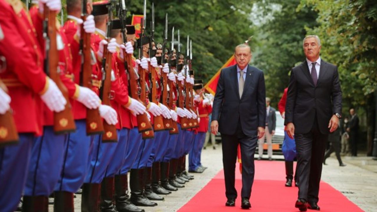 Cumhurbaşkanı Erdoğan, Karadağ‘da resmi törenle karşılandı