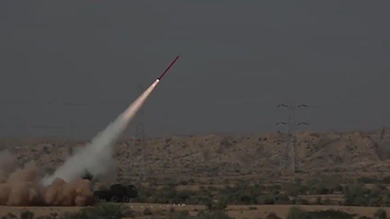 Pakistan yerli roketatar sistemini başarı ile test etti