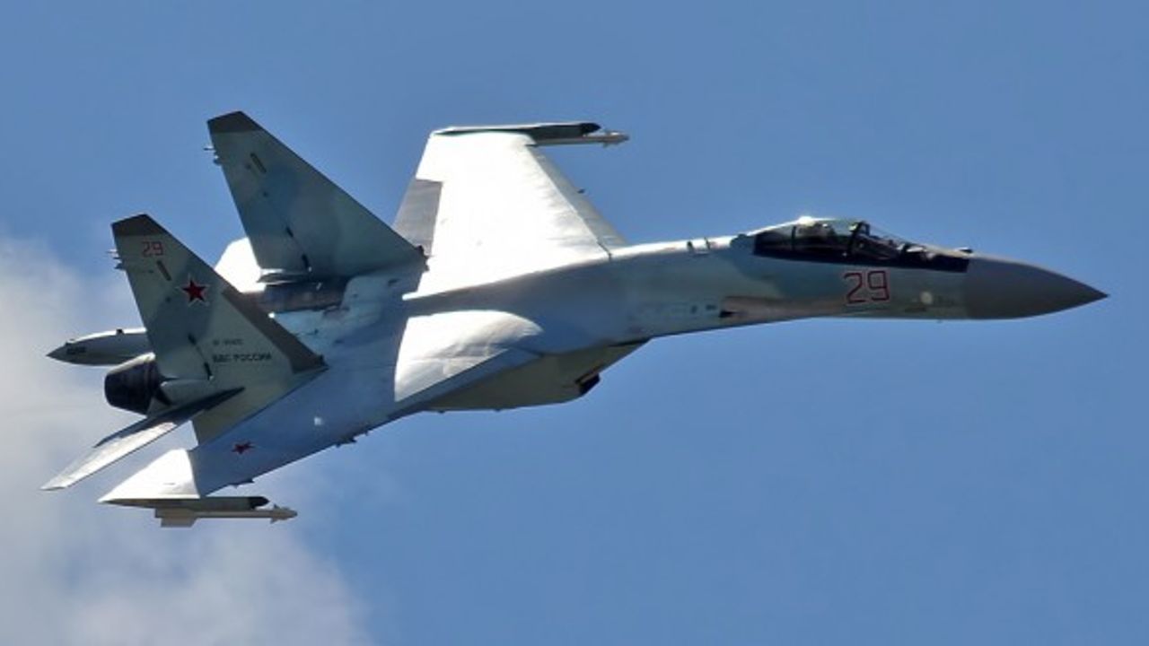 Rus Su-35S uçağı Ohotsk Denizi'ne düştü