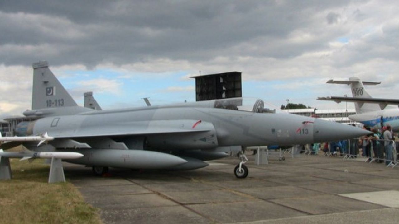 Arjantin'den Pakistan üretimi JF-17 savaş uçağına yalanlama