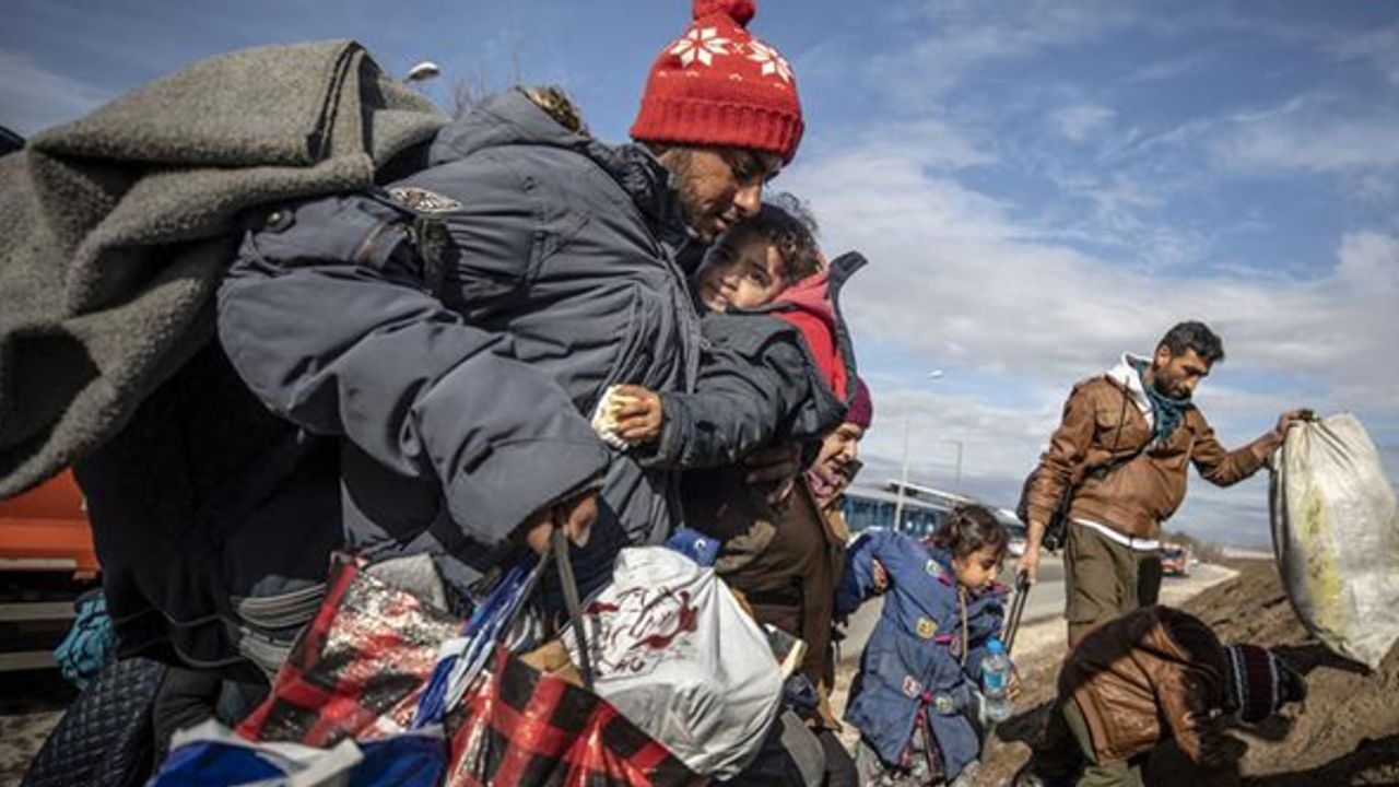 Yunanistan Başbakanı Miçotakis'ten mülteci açıklaması