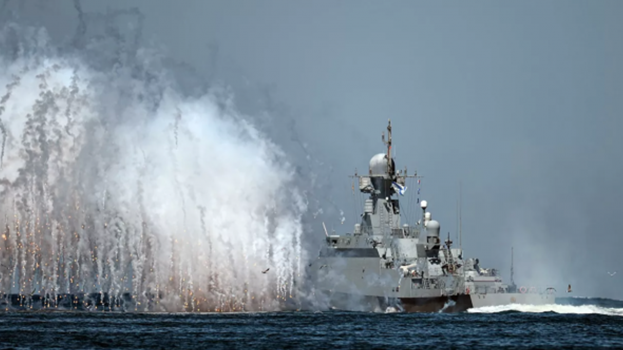 Rus Donanması Karadeniz'de tatbikata başladı