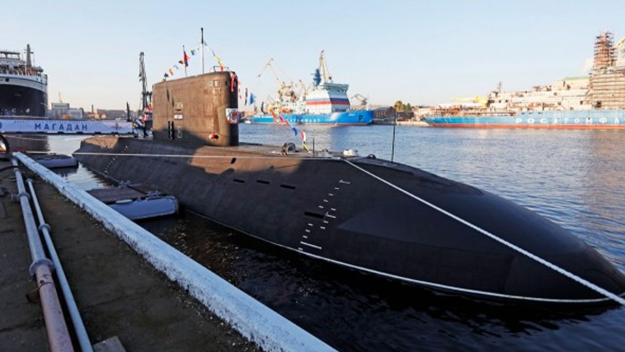 Rusya'nın yeni dizel-elektrik motorlu denizaltısı hizmete girdi