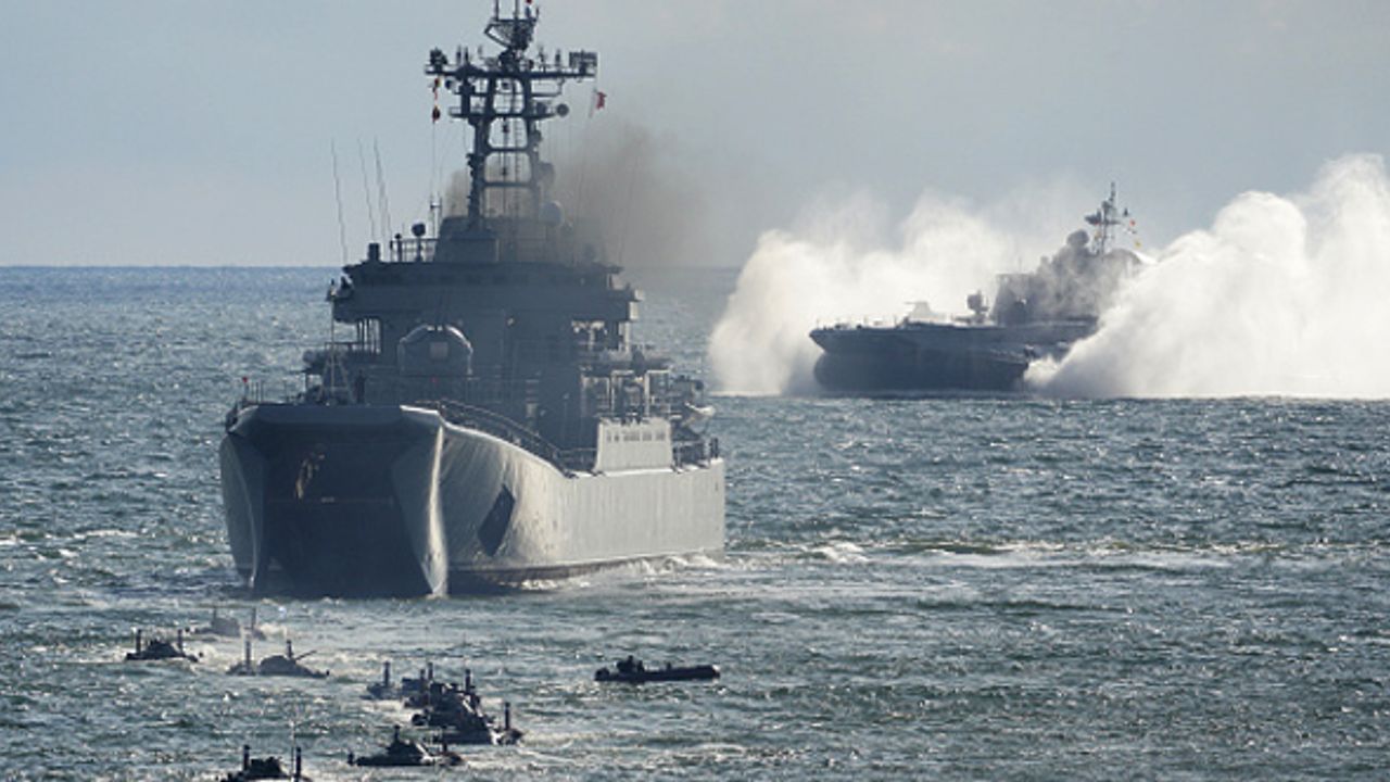 Doğu Pasifik'te Rus ve Çin savaş gemileri ilk kez ortak devriye yaptı
