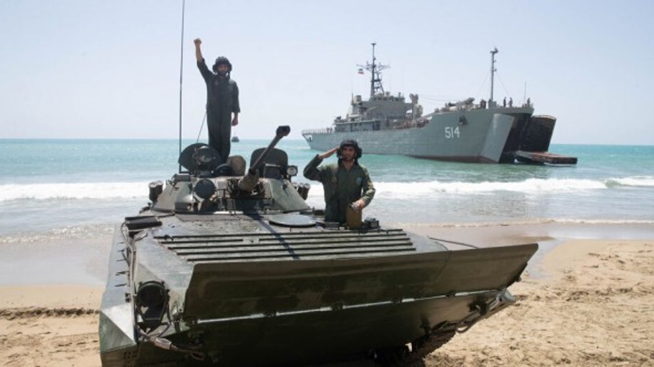 İran, Umman Denizi'nde geniş çaplı tatbikata başladı
