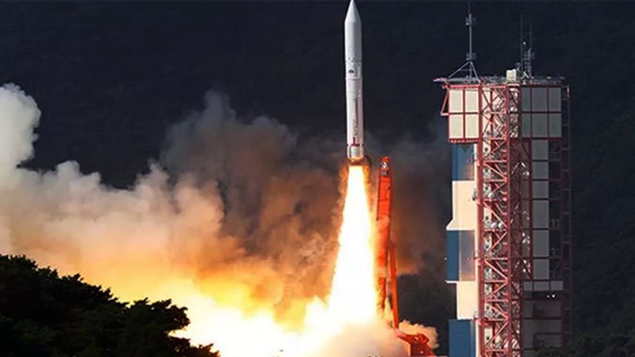Japonya, Epsilon-5 ile uzaya 9 uydu gönderdi