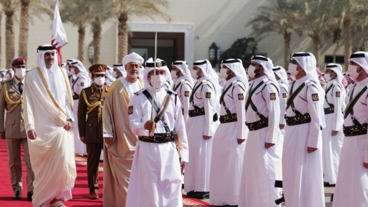 Katar ve Umman arasında askeri iş birliği anlaşması imzaladı