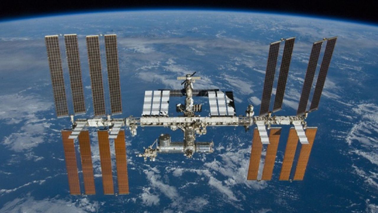 NASA: Uzay enkazı tehlikesi sürüyor