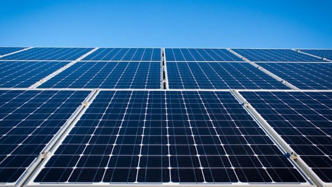 Ortadoğu'nun en büyük güneş enerjisi tesisi Tebük'te açılıyor