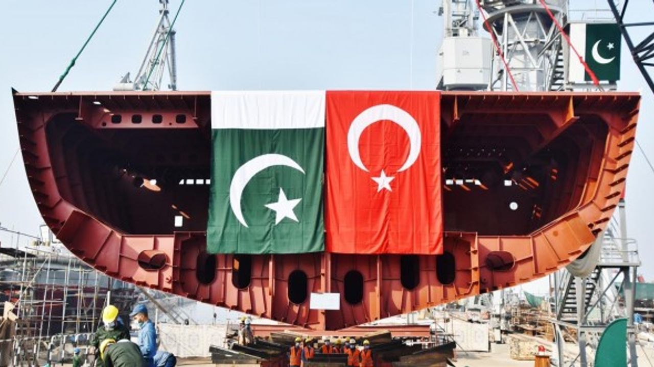 PN MİLGEM'in dördüncü gemisi Karaçi'de kızağa alındı