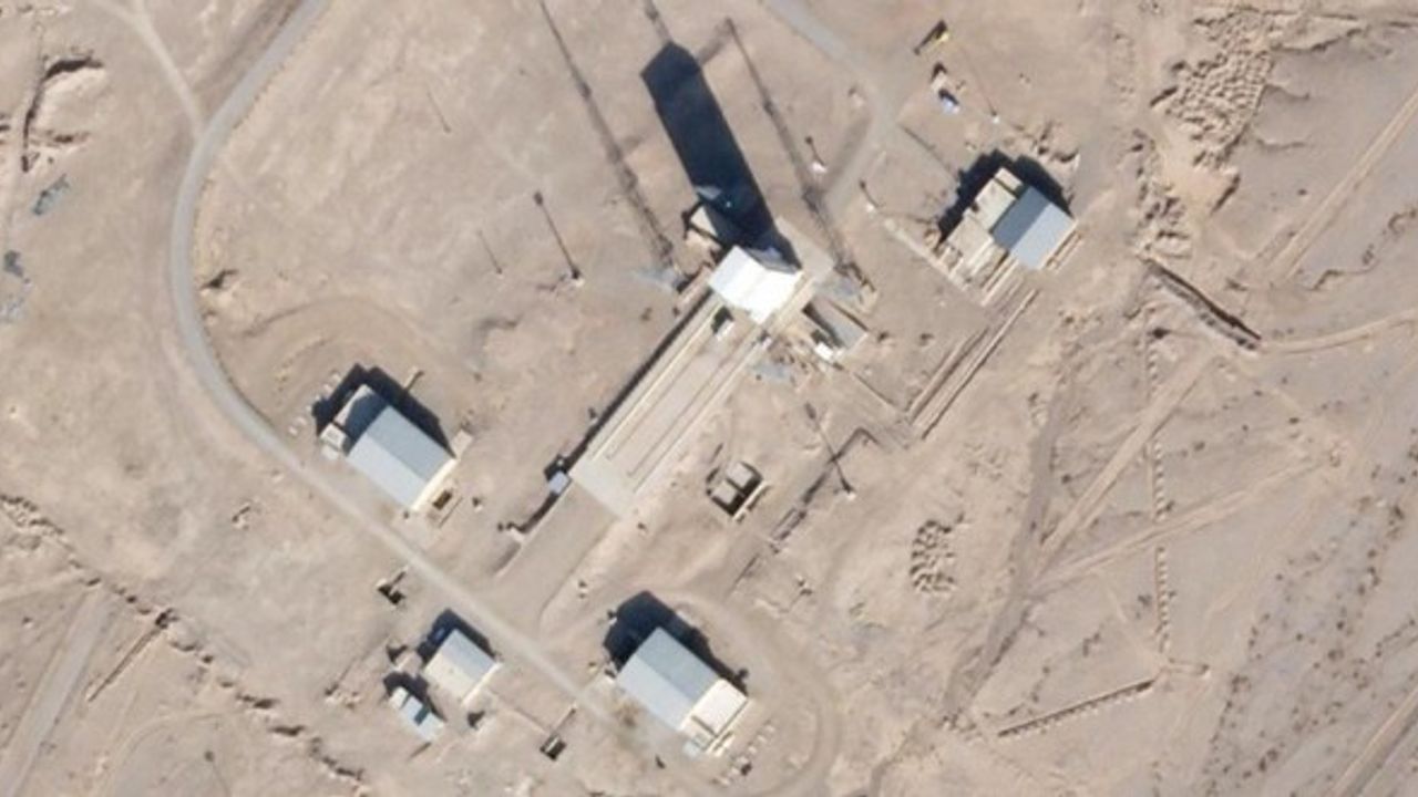 İran uydu fırlatmaya hazırlanıyor