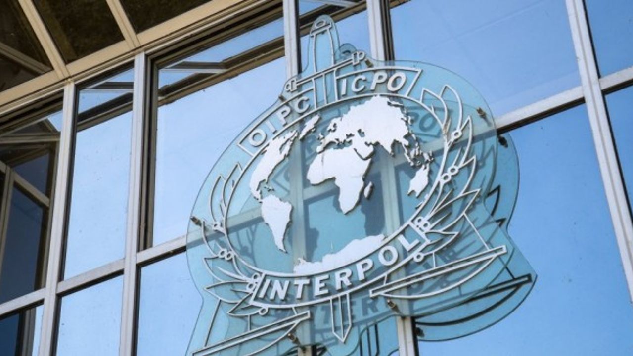 Interpol ve Nijerya polisinden 'hacker'lara baskın