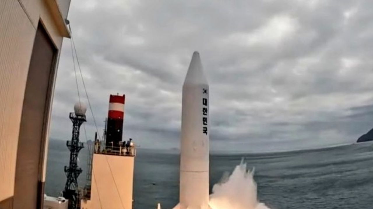 Güney Kore'den katı yakıtlı uzay roketi testi