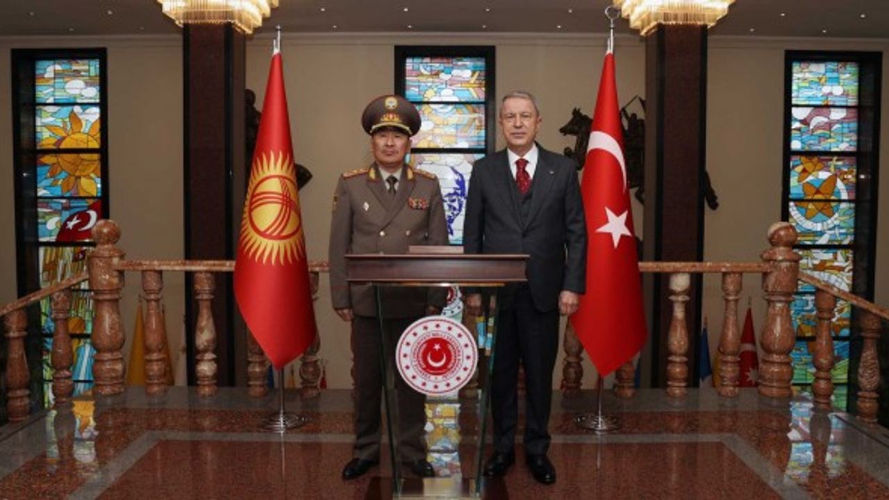Milli Savunma Bakanı Akar, Kırgızistanlı mevkidaşını ağırladı