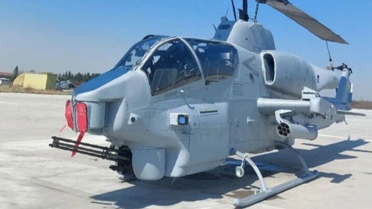 Türk Deniz Kuvvetleri'nin Cobra helikopterleri ilk kez görüntülendi