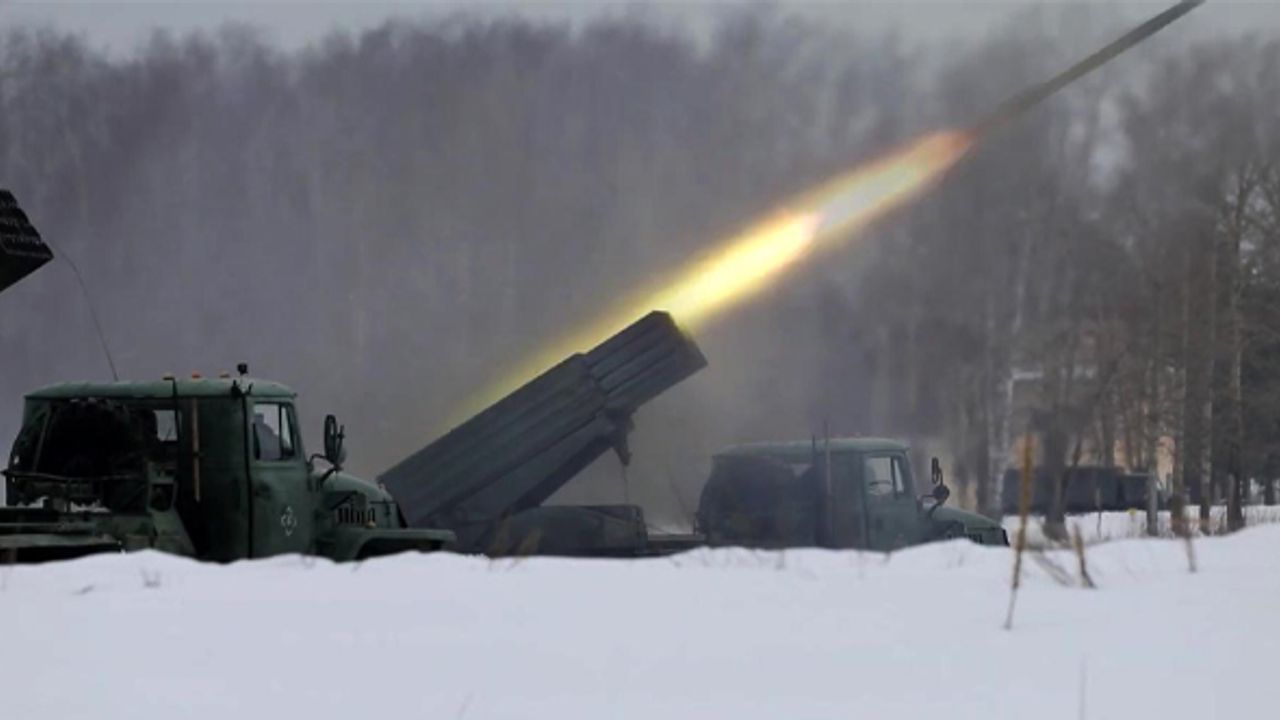 Rusya, Ukrayna'daki silah deposunu hedef aldı