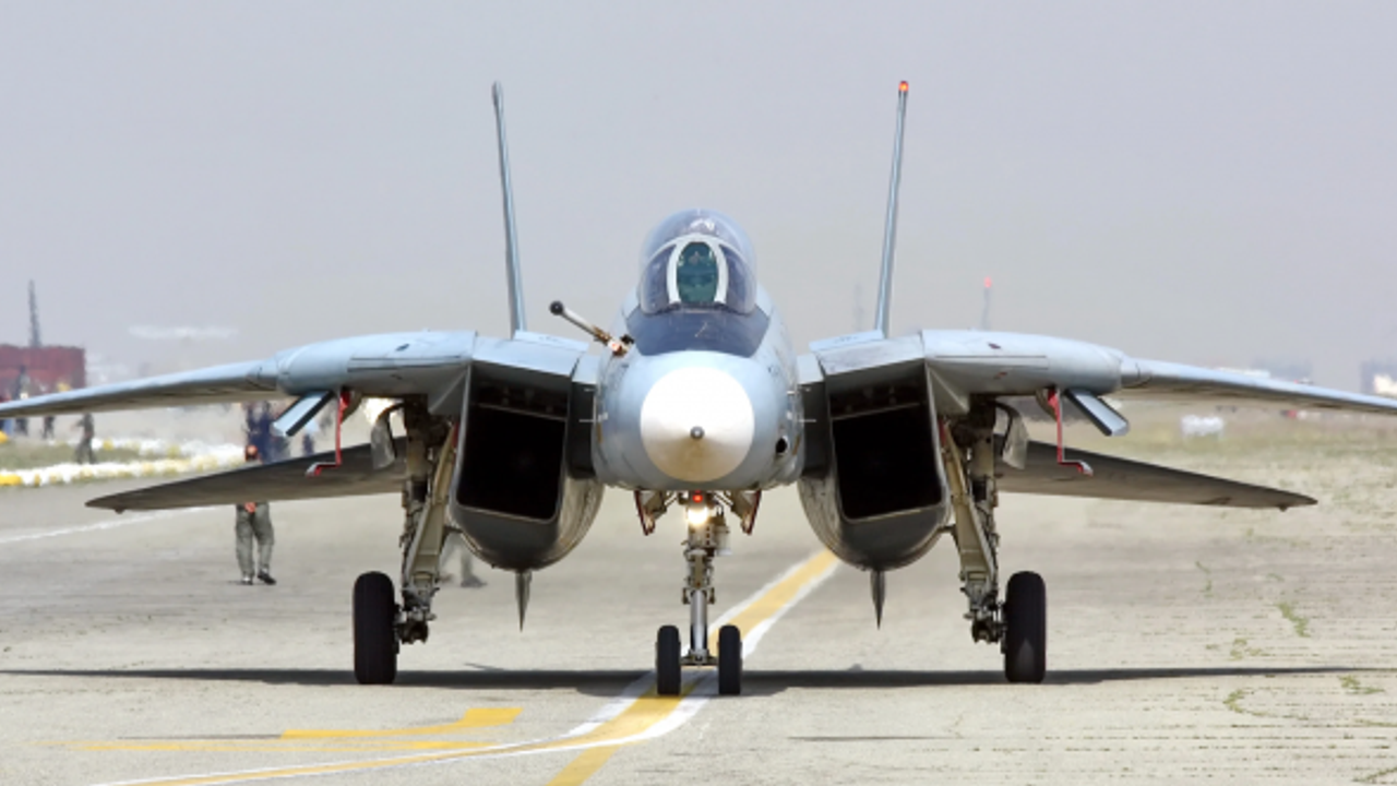 İran F-14'ü teknik arıza nedeniyle düştü