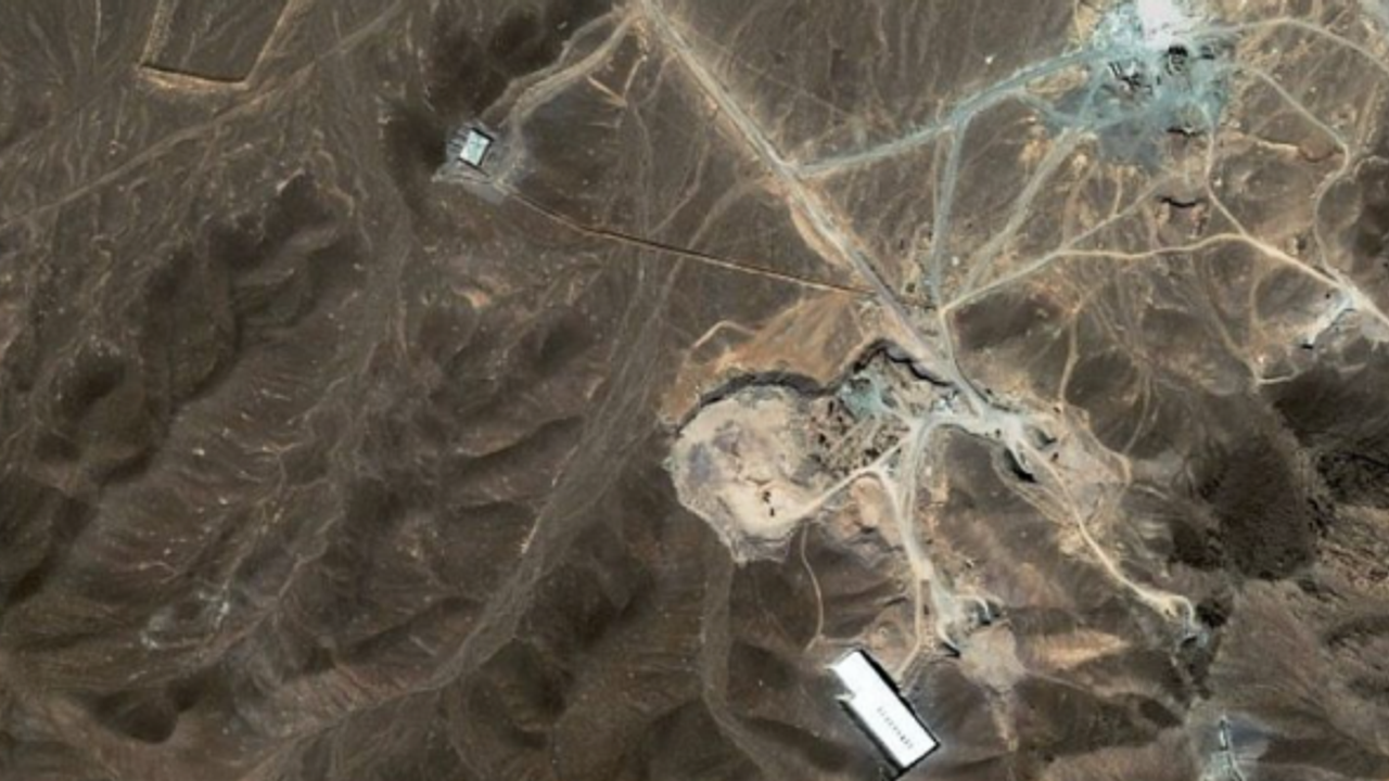 İran Natanz yakınlarında geniş bir tünel ağı inşa ediyor