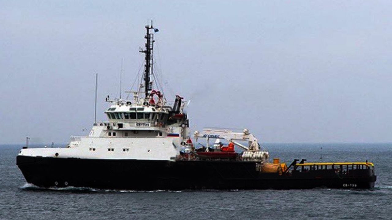 Ukrayna, Yılan Adası'na giden Rus gemisini batırdı