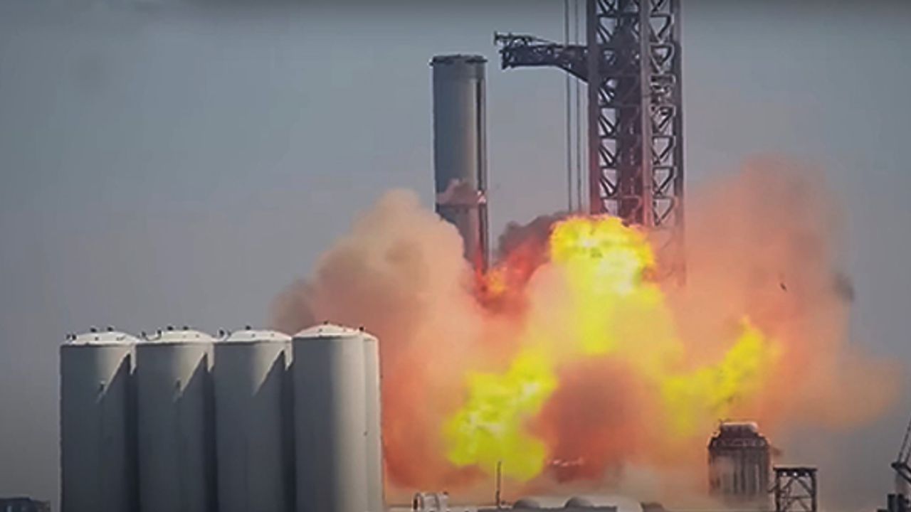 Starship roketi test sırasında patladı