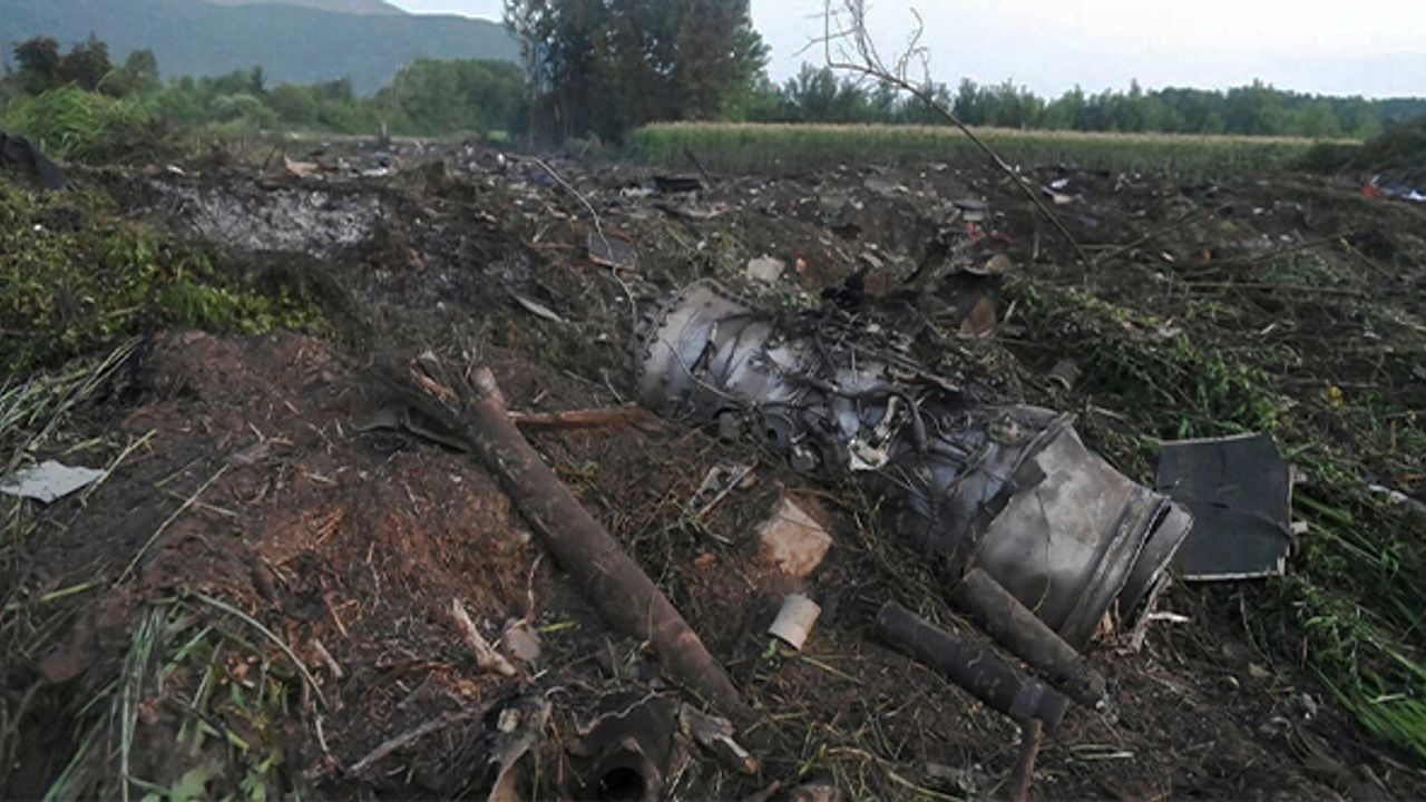 Ukrayna'ya ait kargo uçağı Yunanistan'a düştü