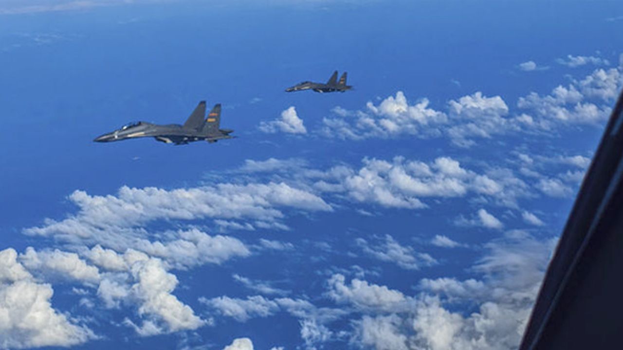 Çin 51 savaş uçağı ve 6 gemiyle Tayvan'ı ablukaya aldı