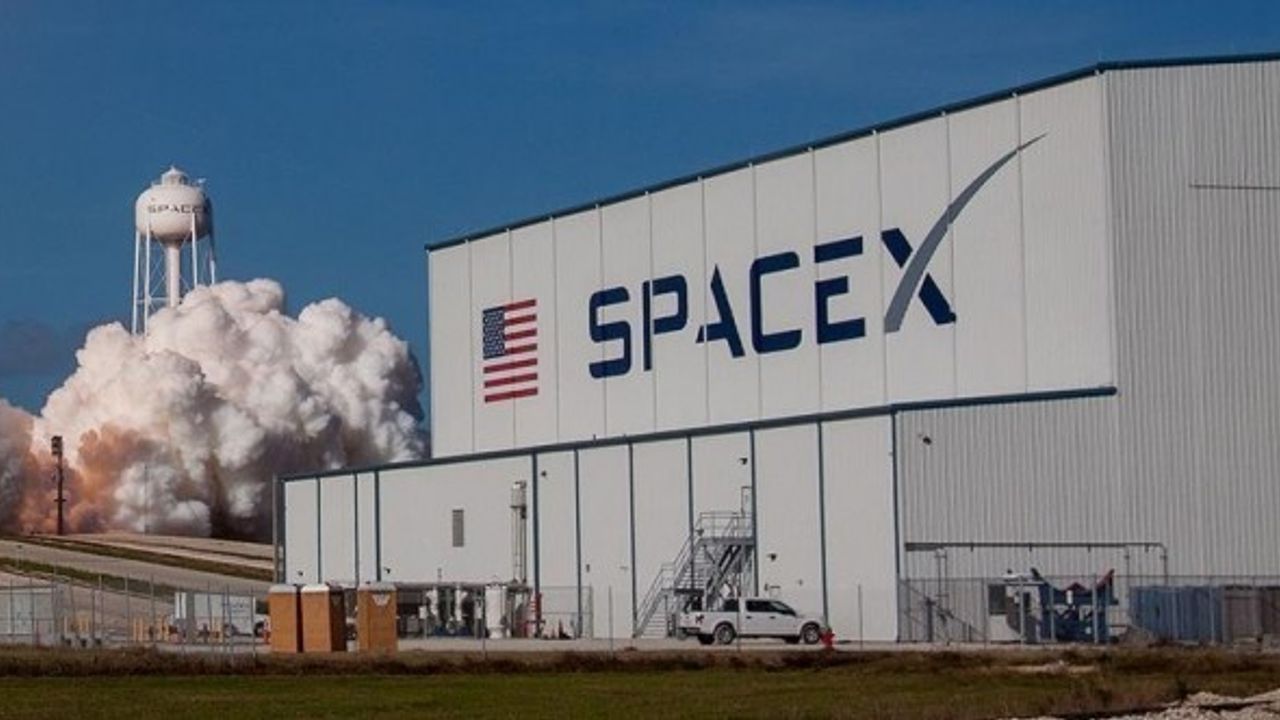 SpaceX 900 milyon dolar kaybetti