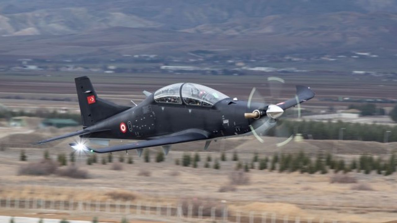 TUSAŞ’ın milli uçakları ADEX Fuarı’nda sergileniyor