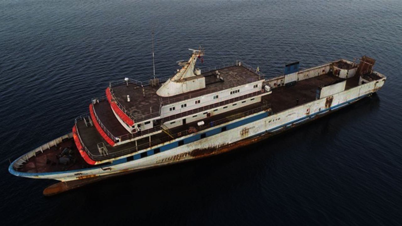 Yunan tacizine uğrayan gemi Çanakkale Boğazı'na demirledi