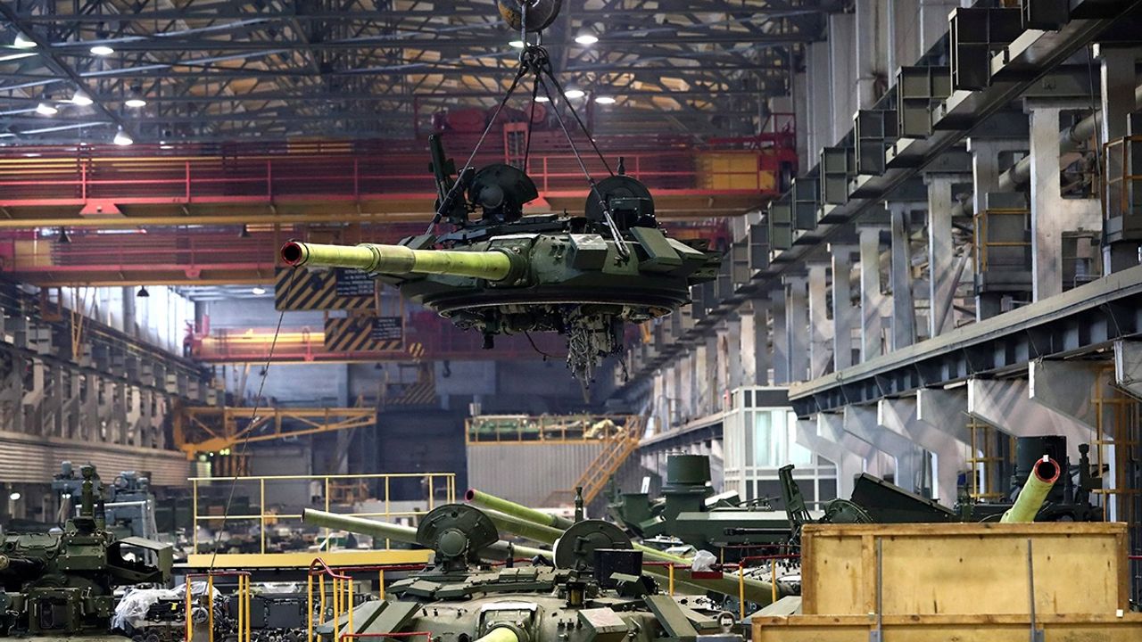 Rusya, Asya'ya sattığı askeri bileşenleri geri alıyor
