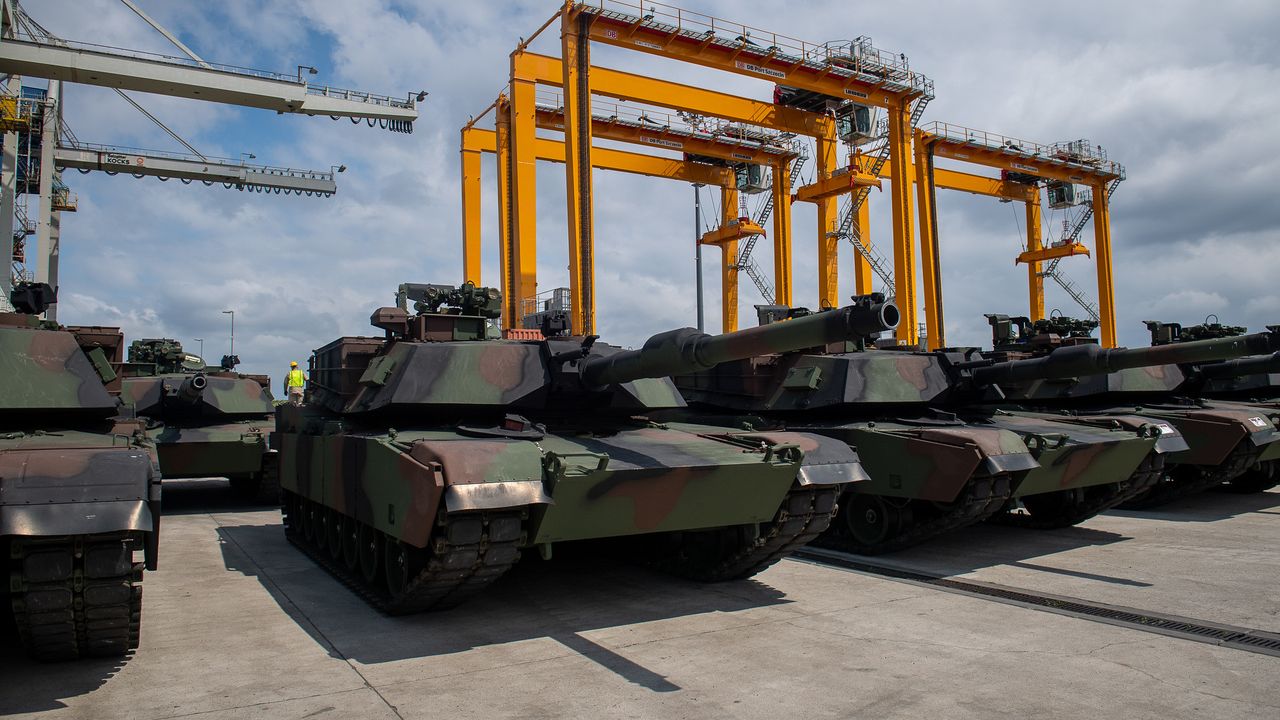 Polonya'ya ilk M1A1 Abrams tankı teslimatı