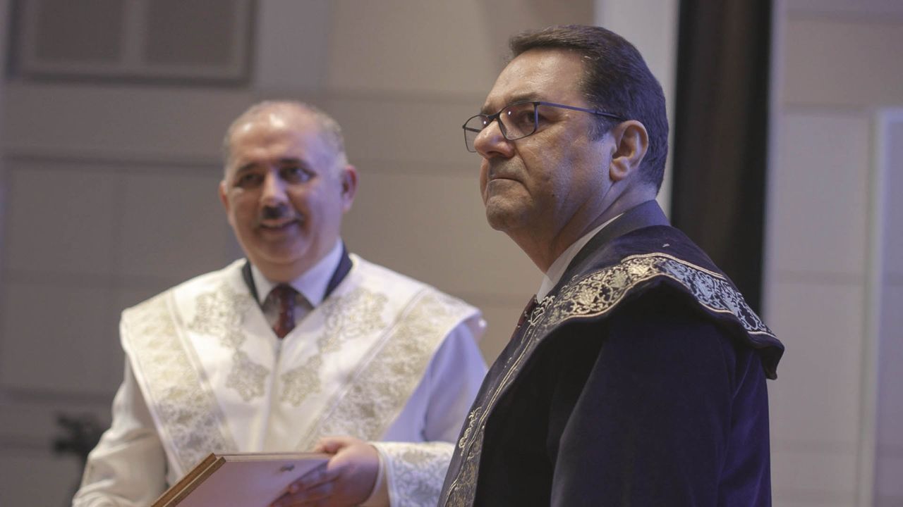 Hakan Altınay'a fahri doktora unvanı verildi