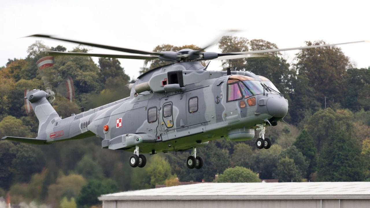 Polonya'ya AW101 helikopteri teslimatı