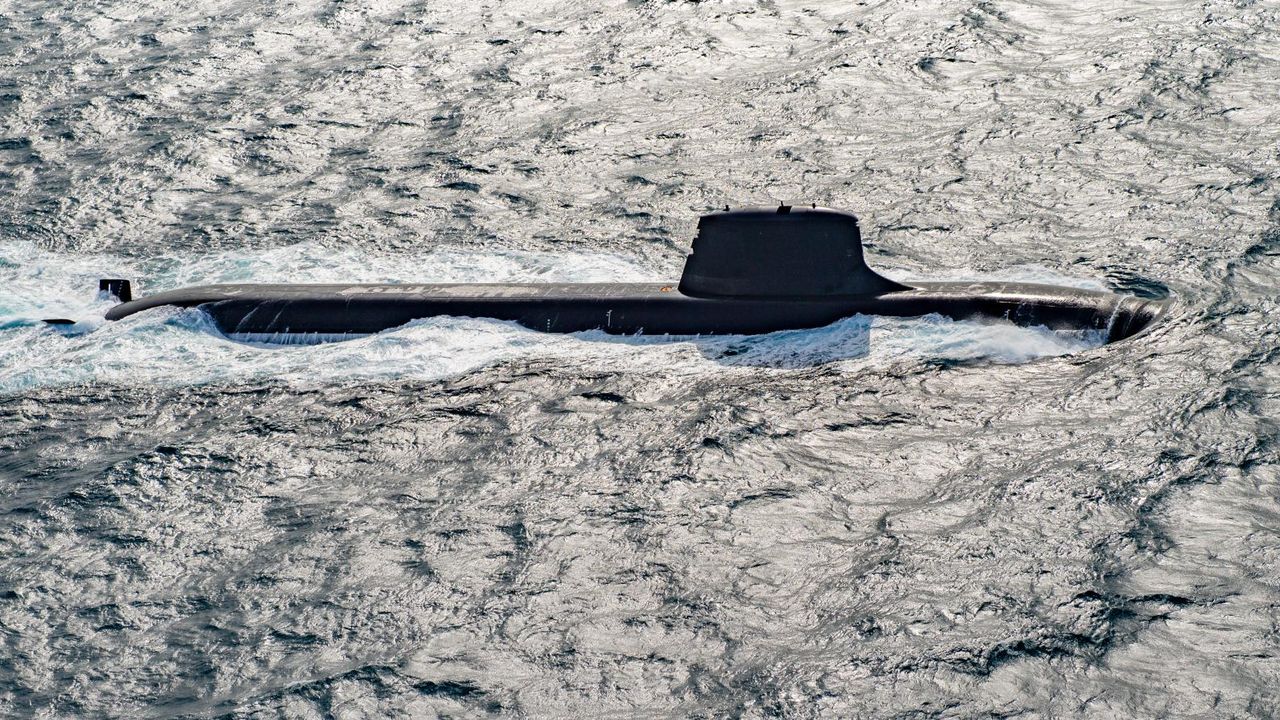 Fransız Donanmasına nükleer saldırı denizaltısı teslimi