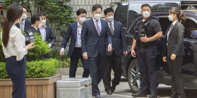 Samsung'un varisi Lee Jae-yong hakim karşısında