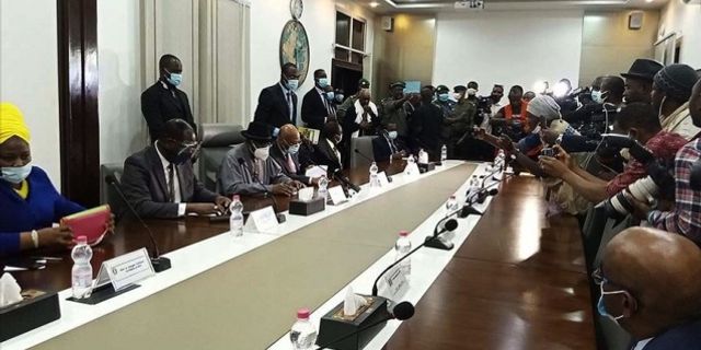 Batı Afrikalı liderler Mali'de görüşmelerde bulundu