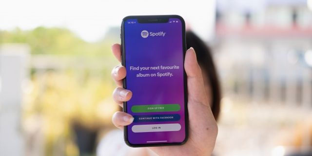 Spotify Apple One hizmetinden rahatsız oldu
