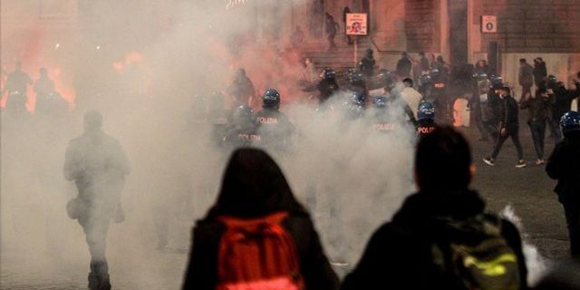 Salgın tedbirleri İtalya'da protestolara neden oldu
