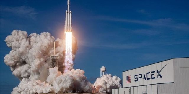 NASA, SpaceX'in insanlı uzay aracını onayladı
