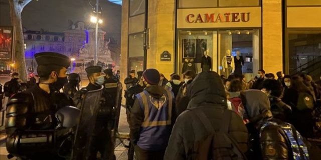 Paris'te sığınmacılara yönelik polis şiddetine soruşturma
