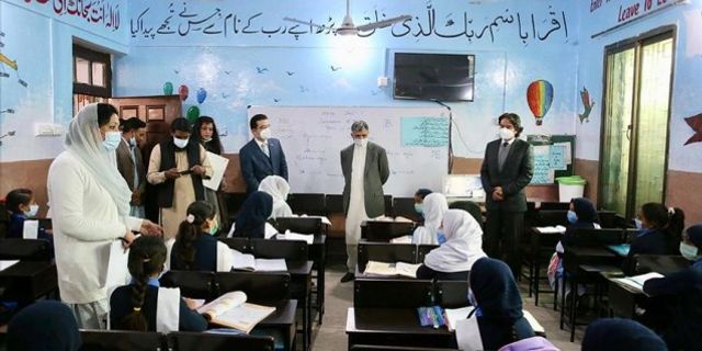 TİKA, Pakistan'da kız öğrencilerin okulunu yeniledi