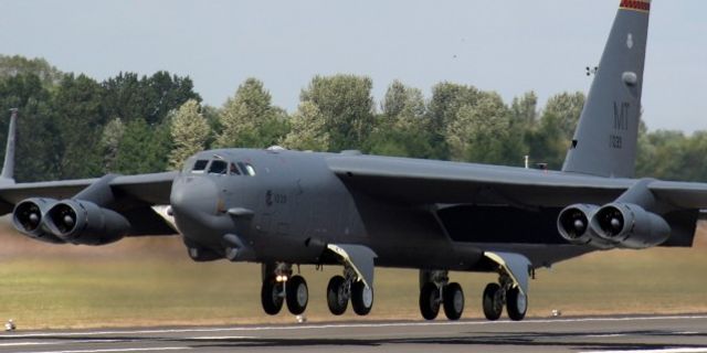 ABD'nin B-52 bombardıman uçakları Basra Körfezi'nde uçuyor