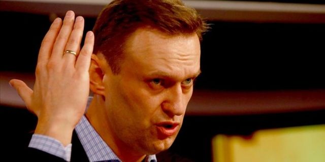Rus muhalif Navalnıy havaalanında gözaltına alındı