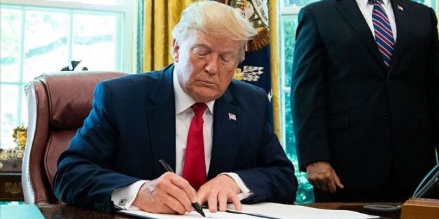 Trump, Venezuelalıların sınır dışı edilmesiyle ilgili kararnameyi imzaladı