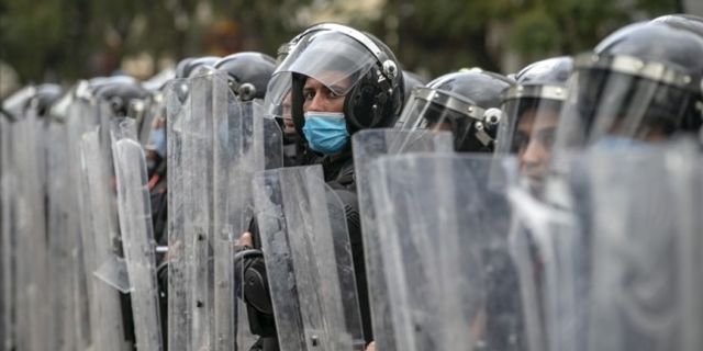 Tunus'ta ordu protestolar nedeniyle sokaklarda konuşlandı