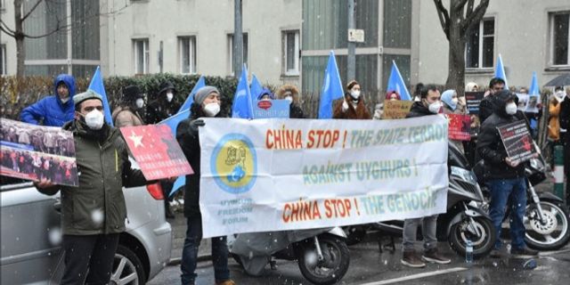 Avusturya'da Uygur Türklerine yönelik hak ihlaller protesto edildi
